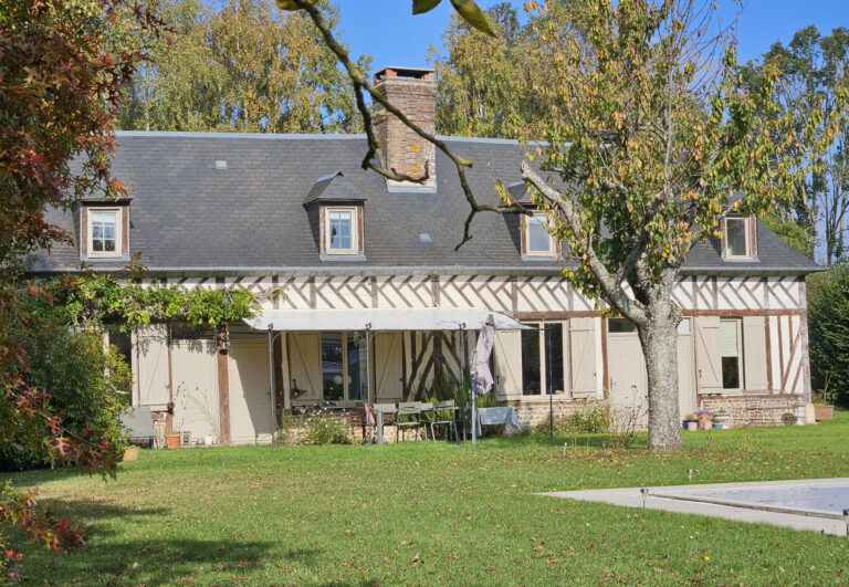 Ensemble de deux maisons normande avec piscine